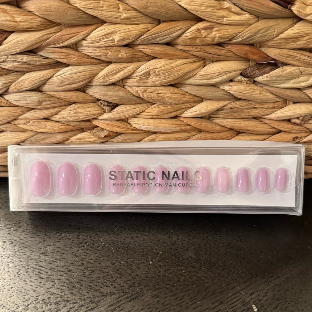 Static Nails ‘Willow’ Round Press-On Nails
